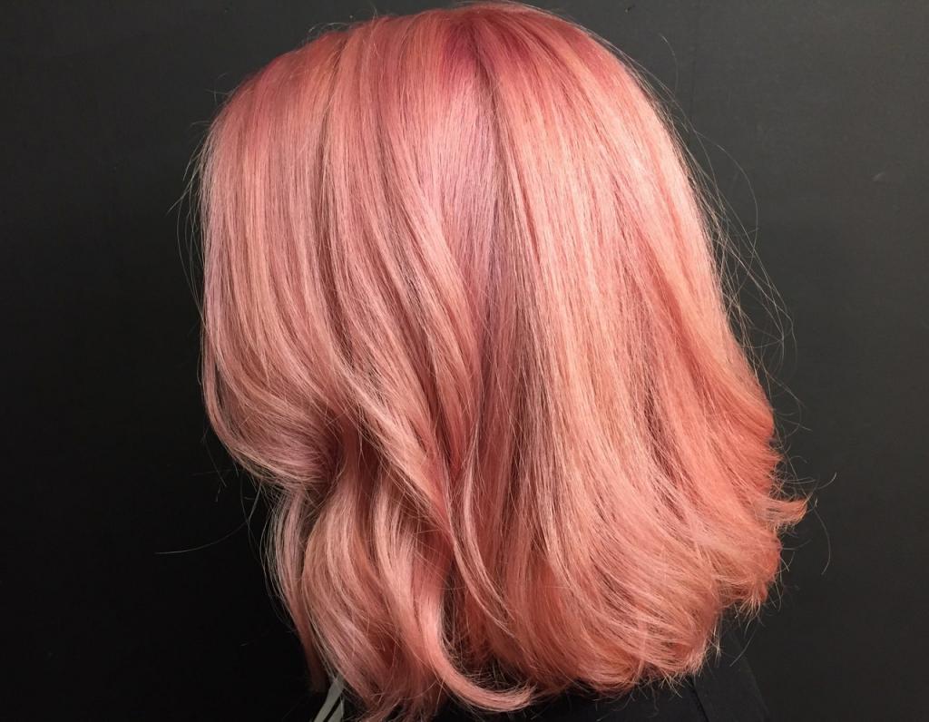 бледный розовый цвет волос