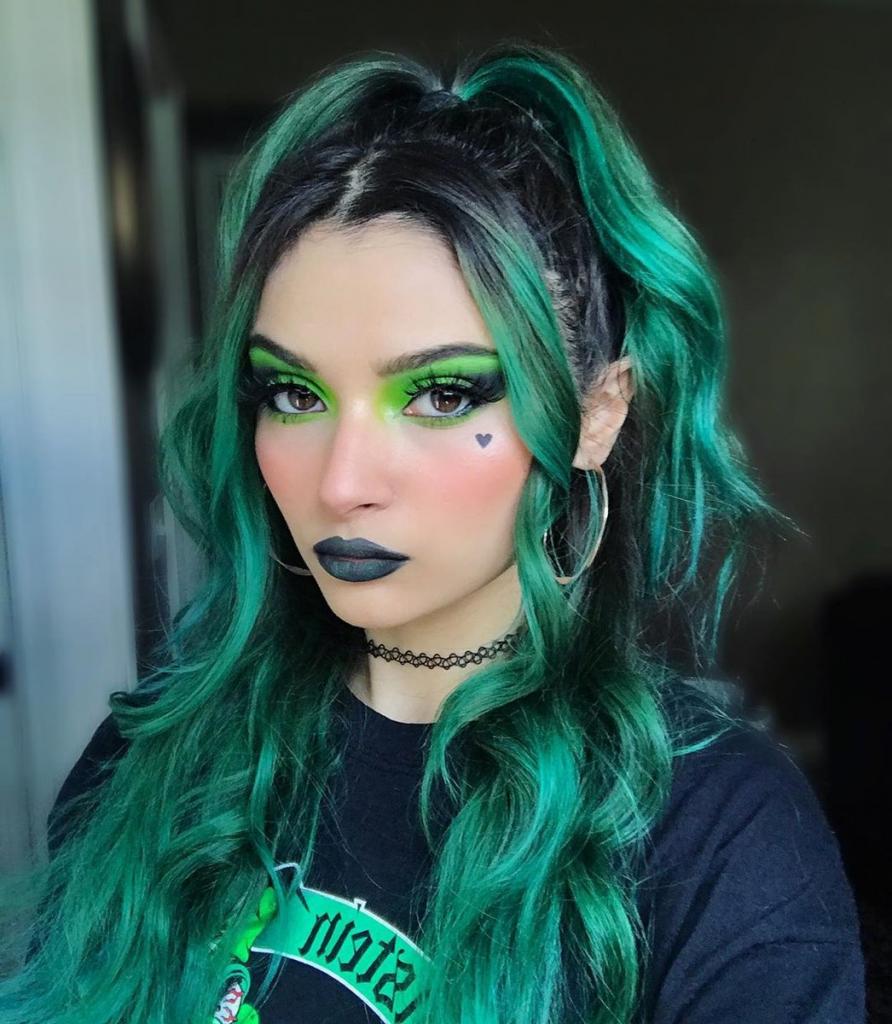 зеленый цвет волос для зеленых глаз